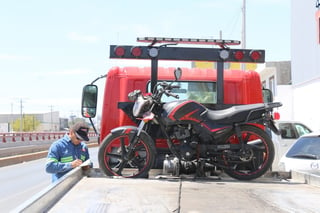 La motocicleta Vento fue trasladada en grúa al corralón, por instrucciones de los peritos de accidentes.