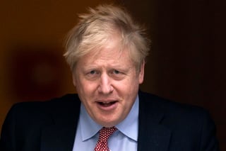 Boris Johnson manifestó seguir con síntomas del coronavirus. (ARCHIVO)