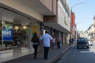 Las calles de la ciudad se ven casi solas y eso está afectando al comercio formal e informal. (EL SIGLO DE TORREÓN) 