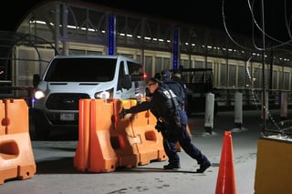 La Oficina de Aduanas y Protección Fronteriza de los Estados Unidos limitó el cruce fronterizo a razones de fuerza mayor para residentes y ciudadanos estadounidenses. (ARCHIVO)