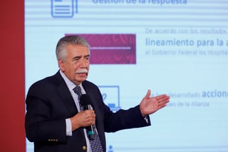 En la fotografía José Ignacio Sánchez, secretario del Consejo de Salubridad General.