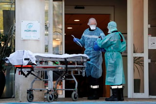 Francia registró en las últimas 24 horas 541 muertes por coronavirus en los hospitales. (ARCHIVO) 