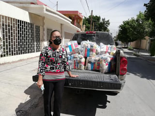 Asociación Civil dona despensas a adultos mayores enfermos y a personas que se quedaron sin empleo de varias comunidades de La Laguna. (VIRGINIA HERNÁNDEZ)