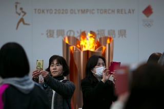 La determinación de mover el fuego olímpico a un sitio que no fue relevado, se tomó para evitar la conglomeración de personas. (AP)