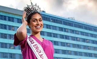 La Miss Inglaterra, Bhasha Mukherjee, quien resultó la ganadora del certamen de belleza Miss World en 2019, ha demostrado que la belleza realmente está en el interior y no en una corona. La valiente mujer ha decidido dejar su corona y poner manos a la obra para ayudar a luchar contra la actual pandemia de la Covid-19 en su país. (INSTAGRAM)