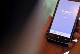 La aplicación de Android de Facebook parece estar lanzando una nueva interfaz de barra inferior para sus usuarios que mejora considerablemente el uso con una sola mano. (ARCHIVO) 