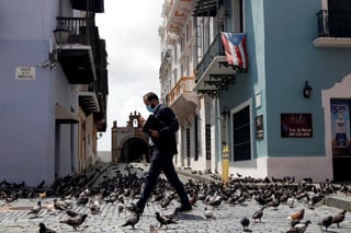 Puerto Rico reportó este viernes el primer fallecimiento de un médico por coronavirus, que deja ya 725 contagiados, 39 muertos. (ARCHIVO) 