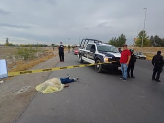 El cuerpo del agente de la Guardia Nacional quedó en la carretera.