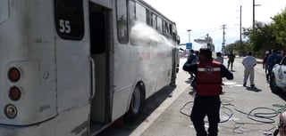 El operativo se efectúa principalmente con los autobuses rojos que transitan a la ciudad de Torreón y de regreso al municipio de Matamoros. (DIANA GONZÁLEZ)