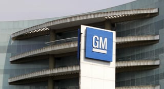 General Motors de México, la rama mexicana de la compañía estadounidense, informó este martes que producirá nueve millones de mascarillas quirúrgicas como donación al combate contra la pandemia del COVID-19 en este país. (ARCHIVO)