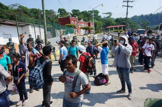  México debería liberar de inmediato a los migrantes que no pueden ser deportados en el contexto de la pandemia para reducir su riesgo de contagio en los centros de detención, manifestó este martes la asociación Human Rights Watch (HRW). (EFE)