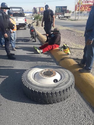 Los hechos se registraron cerca de las 9:20 de la mañana de este miércoles sobre los carriles de circulación de Lerdo a Torreón, justo frente a las instalaciones del DIF.
(EL SIGLO DE TORREÓN)