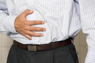 La gastritis es la inflamación del revestimiento interior del estómago. (ARCHIVO) 