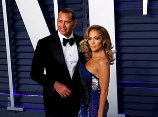 La diva del pop Jennifer Lopez y su prometido, el exjugador de béisbol Alex Rodríguez, están trabajando juntos en la posible compra del equipo de los New York Mets y han contratado al banco JPMorgan para recaudar capital. (ARCHIVO)
