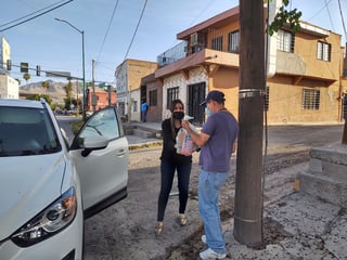 Las chicas recorrieron distintas colonias de Torreón para apoyar con despensas a la población que lo necesitara. (EL SIGLO DE TORREÓN)