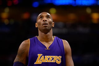 Varios extrabajadores y colaboradores de Los Lakers han confirmado que en la campaña 2015-2016 se le abrió la puerta a un grupo de producción, que grabó a Kobe para un futuro documental. (ARCHIVO)