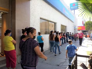 Todavía se observa un buen número de personas en la zona Centro de la ciudad de Gómez Palacio, algunos sin cubrebocas y sin las medidas recomendadas. (EL SIGLO DE TORREÓN) 
