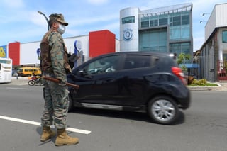 En un operativo se detectaron personas de nacionalidad colombiana que portaban fusiles automáticos. (EL SIGLO DE TORREÓN) 