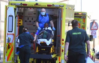 El Reino Unido ha registrado 586 nuevas muertes por COVID-19 en hospitales, hasta un total de 21,678. (ARCHIVO) 