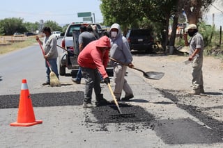 Trabajadores municipales terminaron ya el bacheo sobre el Libramiento Las Américas. (EL SIGLO DE TORREÓN) 
