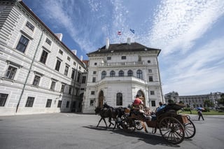 La sede de la presidencia federal de Austria, situada en el antiguo Palacio Imperial vienés de Hofburg, fue evacuada hoy por una falsa amenaza anónima de bomba. (ARCHIVO) 