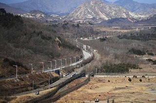 Un puesto militar de Corea del Sur fue alcanzado este sábado por disparos provenientes del lado norcoreano de la frontera que separa a ambos países, según informó el Ejército surcoreano. (CORTESÍA)