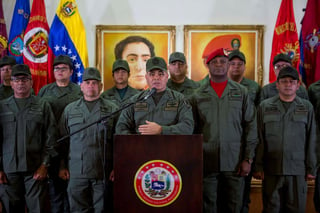 El ministro de Defensa de Venezuela, Vladimir Padrino, expresó este domingo lealtad absoluta al presidente Nicolás Maduro luego de rechazar la incursión de un grupo de 'mercenarios terroristas' que, según el Gobierno, pretendía invadir el país a través de las costas cercanas a Caracas. (ARCHIVO) 