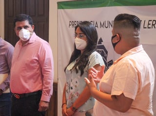 Los estilistas en Lerdo expusieron al alcalde Homero Martínez sus necesidades derivadas de la pandemia por el COVID-19.