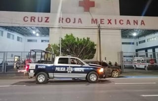 La noche del martes, una mujer llegó hasta el área de urgencias de Torreón pidiendo auxilio con un menor de edad en brazos, el cual presentaba una herida de arma blanca en una pierna. (EL SIGLO DE TORREÓN)