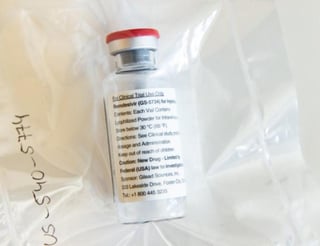 El medicamento patentado por la farmacéutica estadounidense Gilead se convierte en el primero en obtener el permiso necesario de las autoridades niponas como tratamiento para pacientes infectados del nuevo coronavirus.
(EFE)