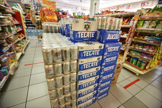 La cerveza se está vendiendo y su precios se rigen conforme a la oferta y la demanda del mercado. (ARCHIVO) 