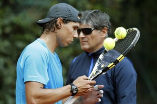 El extenista y extrenador del español Rafael Nadal, Toni Nadal, considera que a su sobrino aún le quedan entre tres y cuatro años en gran nivel para seguir peleando por el primer puesto del ranking de la ATP. (ARCHIVO)