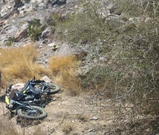 La mañana de este lunes fue localizado un hombre sin vida en la zona rural de ciudad Lerdo, presuntamente sufrió un accidente vial al circular en su motocicleta. (EL SIGLO DE TORREÓN)