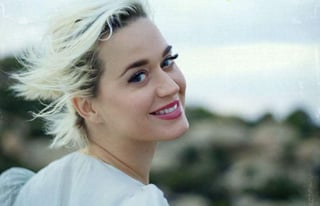 La cantante y actriz estadounidense Katy Perry lanzó su nuevo sencillo Daiseis, tema con el que, espera que quienes la escuchen, persigan sus sueños e incluso los que ya había dejado en el olvido. (INSTAGRAM)