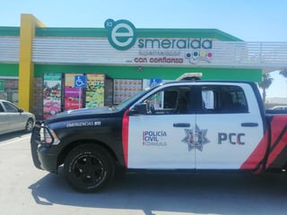 Par de ladrones asaltan supermercado localizado al entrada del fraccionamiento Villas del Renacimiento de Torreón, los sujetos lograron llevarse 10 mil pesos, entre efectivo y mercancía. (ARCHIVO)