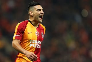 Radamel Falcao, delantero del Galatasaray, criticó que no se permitan abrazos en la celebración de los goles en la Bundesliga.