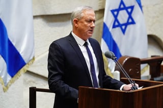 Benjamín Netanyahu tomó posesión hoy como primer ministro de un Gobierno unitario israelí, puesto en el que se alternará con el centrista Beny Gantz, en lo que será su quinto mandato. (EFE) 