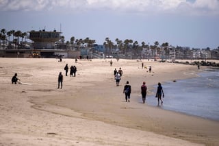 Las playas de Los Ángeles (California) reabrieron este fin de semana, pero con diversas restricciones. (EFE) 
