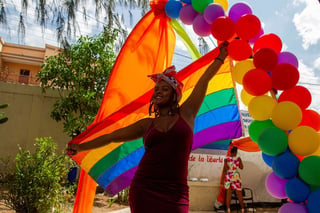 Miembros de la asociación LGBT haitiana Kouraj posan durante las actividades realizadas el día de ayer. (ARCHIVO) 