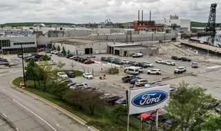 Ford ha decidido reanudar la producción de unidades eliminando solo un turno de trabajo. (EFE) 
