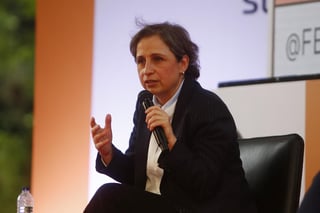 La periodista mexicana Carmen Aristegui denunció este miércoles un ataque 'virulento' en redes sociales dirigido en contra suya y de su hijo, debido a su trabajo informativo. (ARCHIVO)