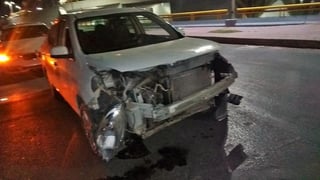 El accidente causó daños a su vehículo por 40 mil pesos, además de quedar detenida. (EL SIGLO DE TORREÓN)