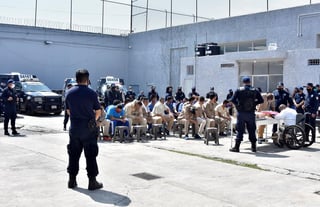 La Comisión Nacional de los Derechos Humanos (CNDH) informó que se tienen registrados 140 casos de COVID-19 confirmados en las cárceles del país, además de 73 casos sospechosos. (ARCHIVO)