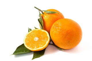 La vitamina C actúa como antioxidante en el organismo y es necesaria para la síntesis correcta de colágeno. (ESPECIAL) 