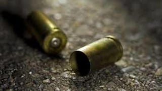 Dos hombres murieron y otras 10 personas resultaron heridas el domingo en varios tiroteos en San Luis. (ARCHIVO)