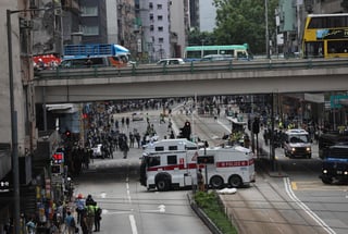 Al menos 120 manifestantes prodemocracia fueron arrestados tras las masivas protestas. (EFE) 