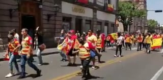 Aficionados de Monarcas Morelia salieron a las calles para exigir que el equipo no se vaya a Mazatlán. (ESPECIAL)