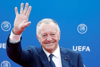 Jean-Michel Aulas, presidente del Lyon, busca que se rectifique la decisión de cancelar la temporada del futbol francés. (ARCHIVO)