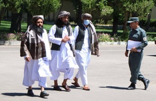 El Gobierno afgano liberará esta martes a 900 prisioneros talibanes como parte de los 2,000 que anunció el domingo tras el alto el fuego de tres días, que concluye hoy, declarado por los insurgentes con motivo del fin del Ramadán. (EFE) 
