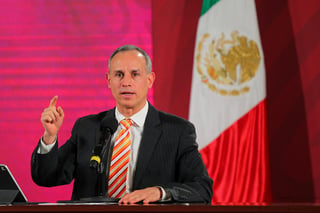 El líder de Morena, Ricardo Monreal, lo cuestionó sobre la baja aplicación de pruebas de COVID-19 en México, comparado con otros países. (ARCHIVO)